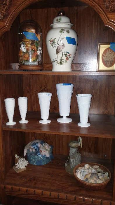 Bookcase - Great Milk-glass - Assorted items