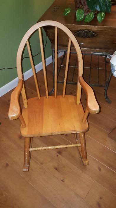 CHILD'S MUSICAL ROCKING CHAIR