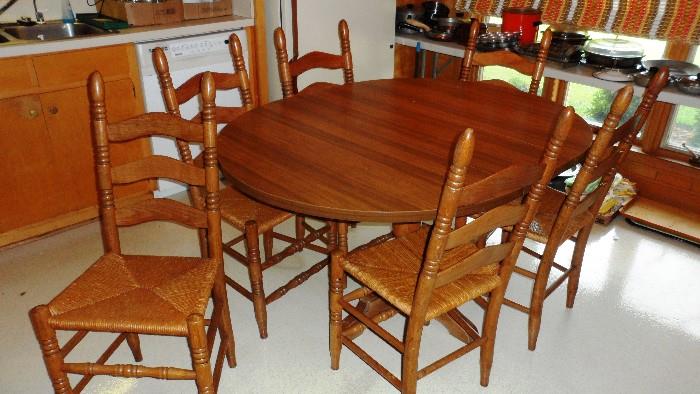 Oval kitchen table with six chairs in great condition.