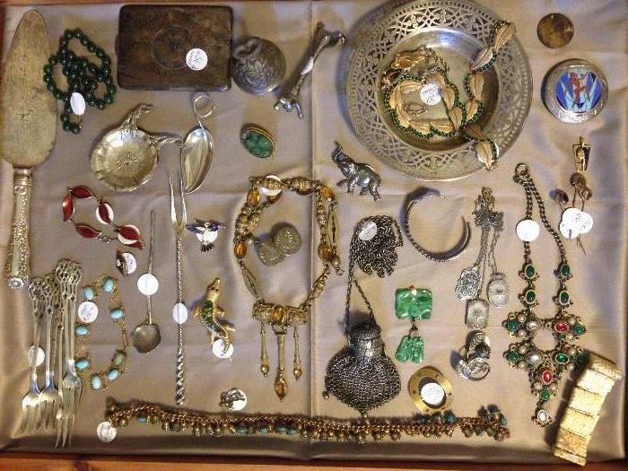 Sterling, gold and costume jewelry. 