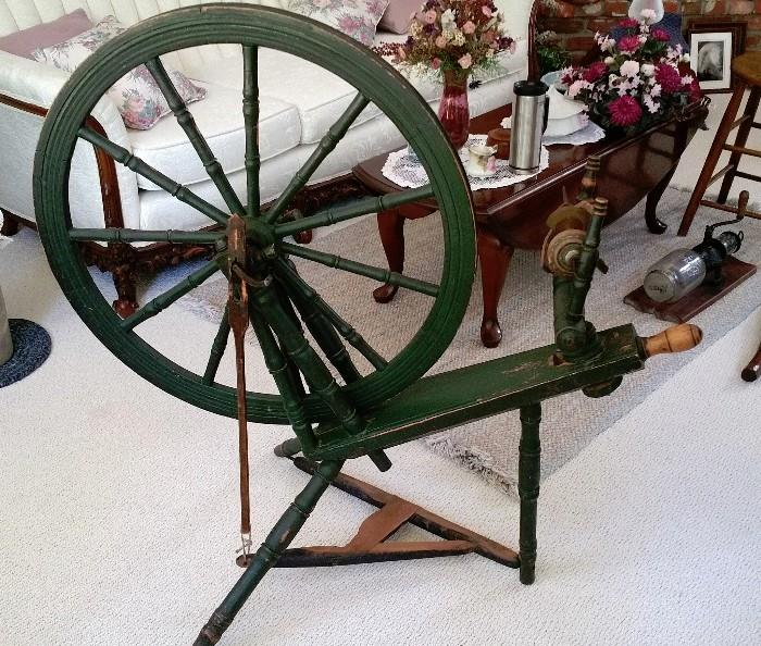 Fantastic authentic spinning wheel