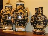 FAMILLE NOIR DOUBLE VASE WITH ROUND BODY
FAMILLE NOIR BLACK CHINOSERIE JARS W/ LIDS (PAIR)
FIGURE AND LANDSCAPE MOTIFS
