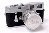 Lot 106: 1954 Leica M3 with Leitz Wetzlar Summi Lux lens 1:1.4/50 in
excellent condition including lens cap, est. $800.00-$1,500.00