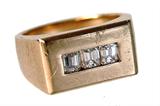 Lot 99: Vintage 14K men's diamond ring featuring 3 matched cushion cut
    diamonds approx. 1 carat TDW, VVSi clarity, G-H colour, weighing
    12.3 grams est. $600.00-$900.00