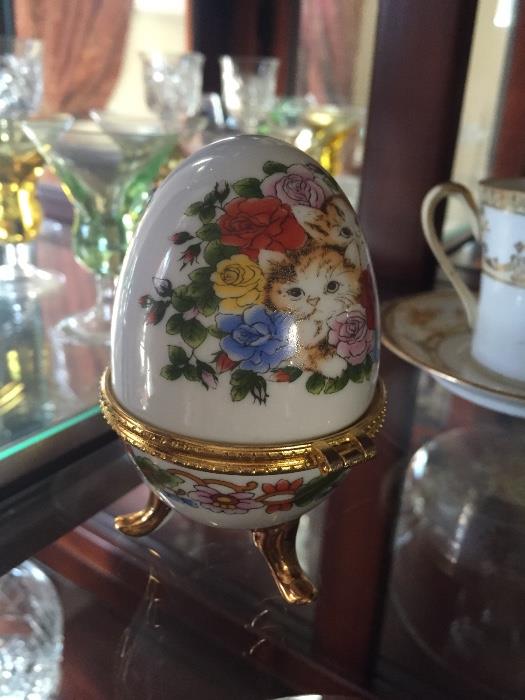Floral cat egg footed trinket box