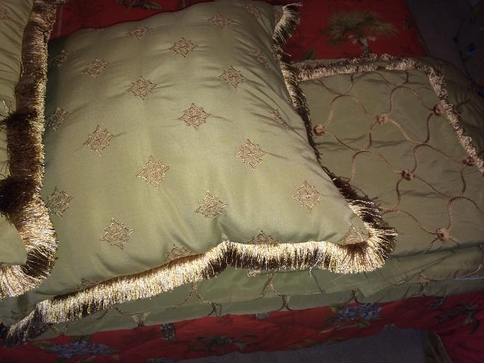 King bedding--comforter, pillows, shams
