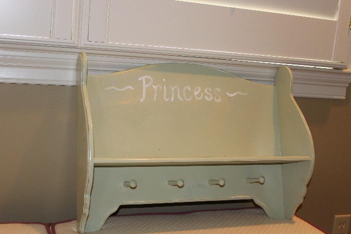 "Princess" wall shelf with pegs