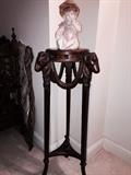 RAMS HEAD VINTAGE PEDESTAL