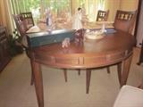 Dining Room Set.  Lousy picture, Great Table!