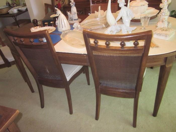 Great Dining Room Set.  Lousy picture does not do it Justice!