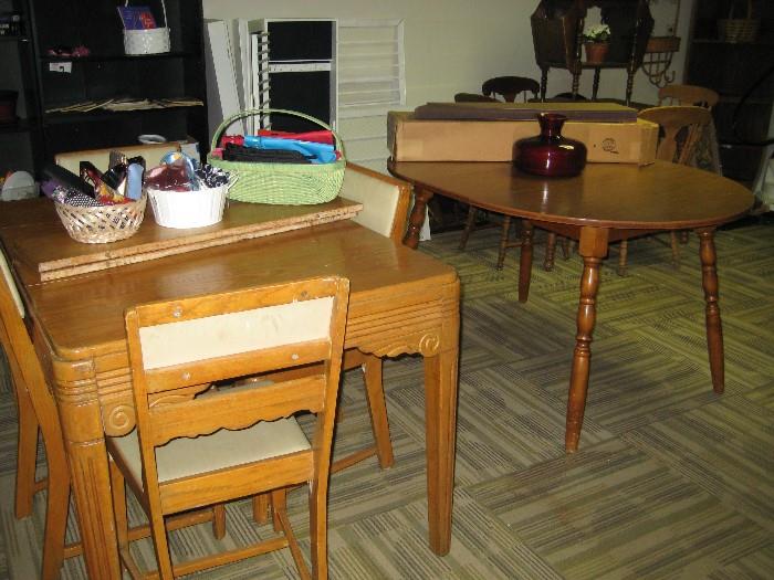 Great size 1930's table with four matching chairs
