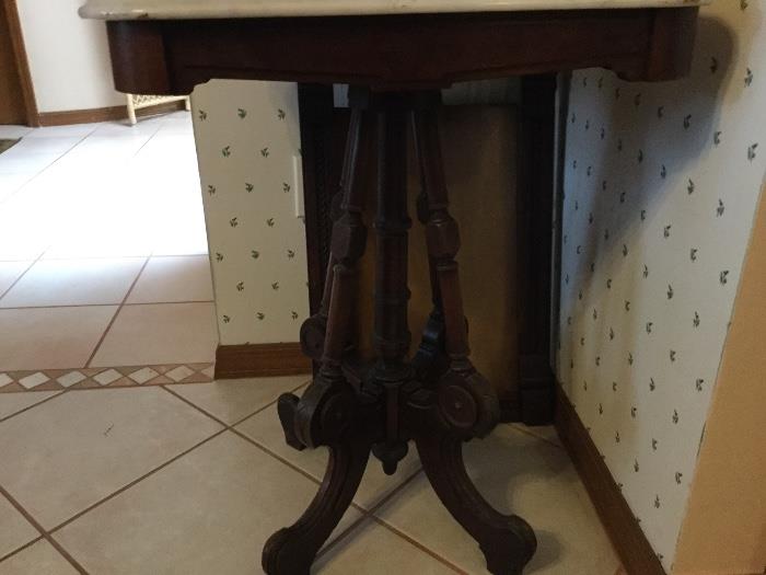 This mahogany table has a matching mirror. The mirror is broke but less than $25 to replace the mirror, the frame is in good shape.  $220.00 for the set