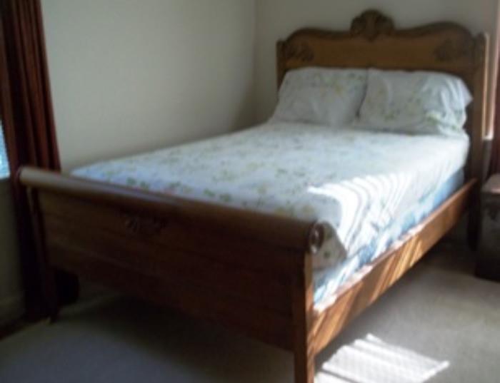 Oak bed to bedroom suit