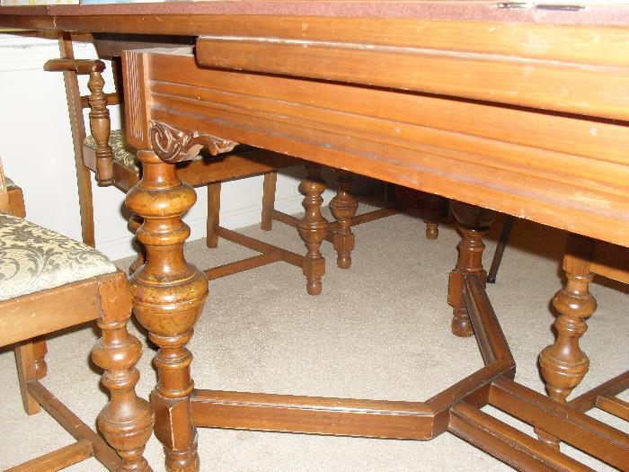Draw leaf Dining room table with chair.  Has matching buffet, china cabinet, and six chairs