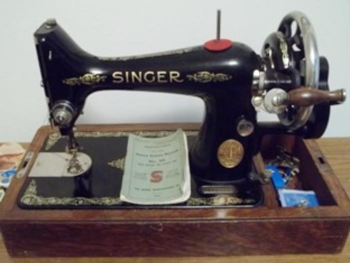 Vintage 1920s hand crank working singer sewing machine