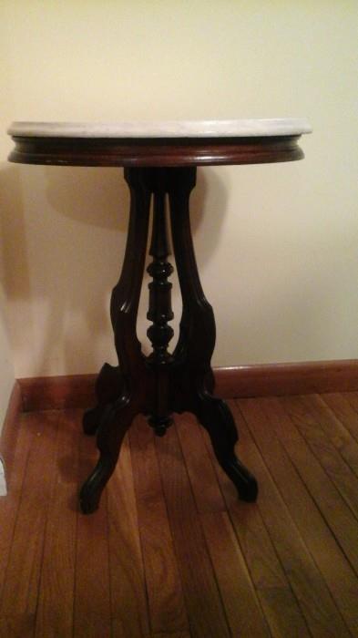 Victorian marble top mahogany lamp/parlor table 