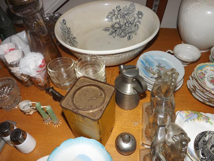 Antique Transfer ware washstand bowl and pitcher. Glass horse bookends. Assorted dishes/glassware