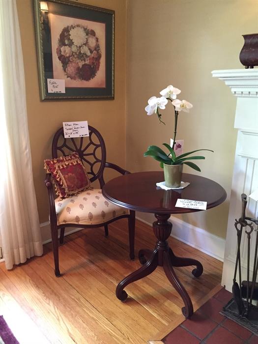 Beautiful Ethan Allen Table and Chair