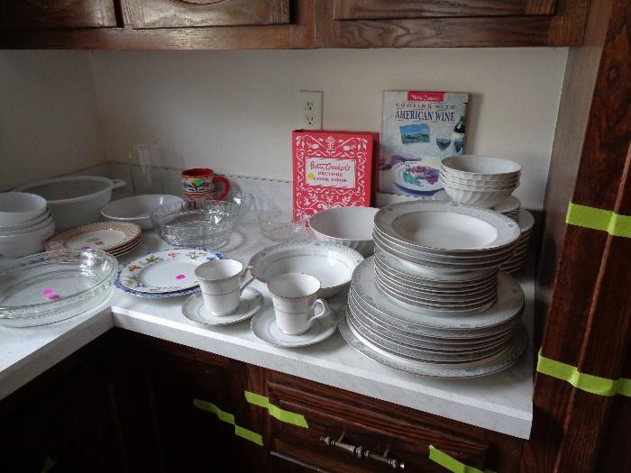 Sets of dinnerware & serving platters