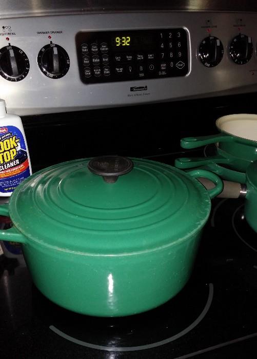 LE CREUSET COVERED DUTCH OVEN