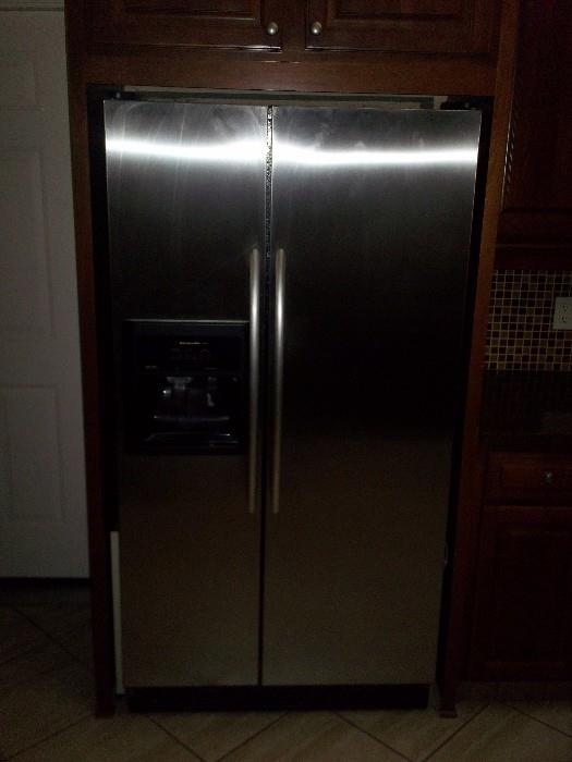 Stainless steel fridge Kitchenaid $400