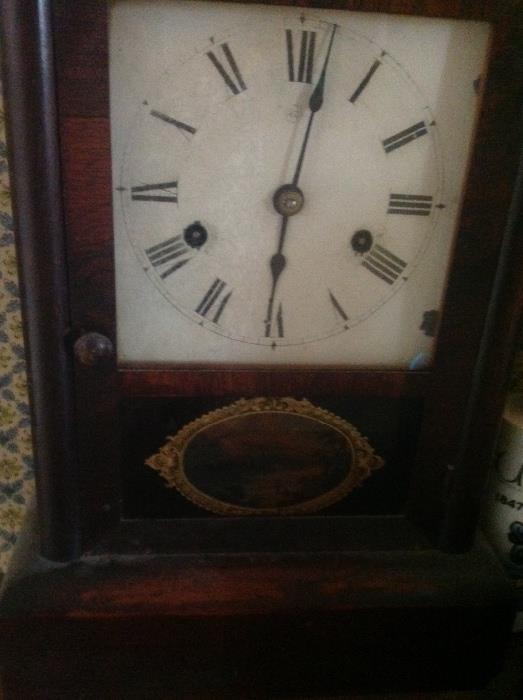Antique mahogany clock with key 