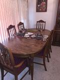 DINNING ROOM TABLE WITH 6 CHAIRS