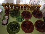 VINTAGE INDIANA KINGS THUMBPRINT SNACK SETS AMBER AND CROWN GREEN