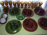 VINTAGE INDIANA KINGS THUMBPRINT SNACK SETS AMBER AND CROWN GREEN