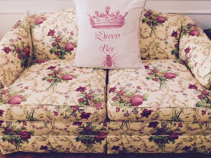 Floral love-seat