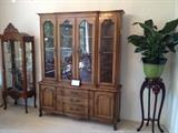 JP002 Thomasville Buffet/China Cabinet