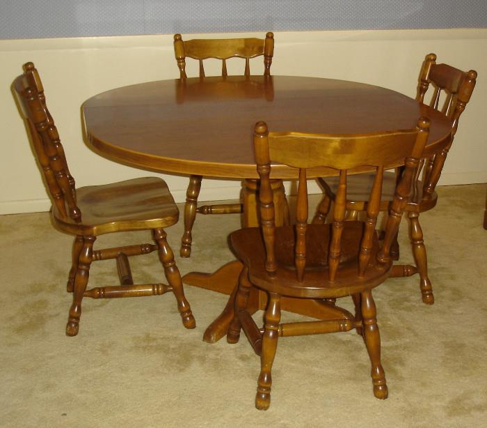 Casual dining table & chairs
