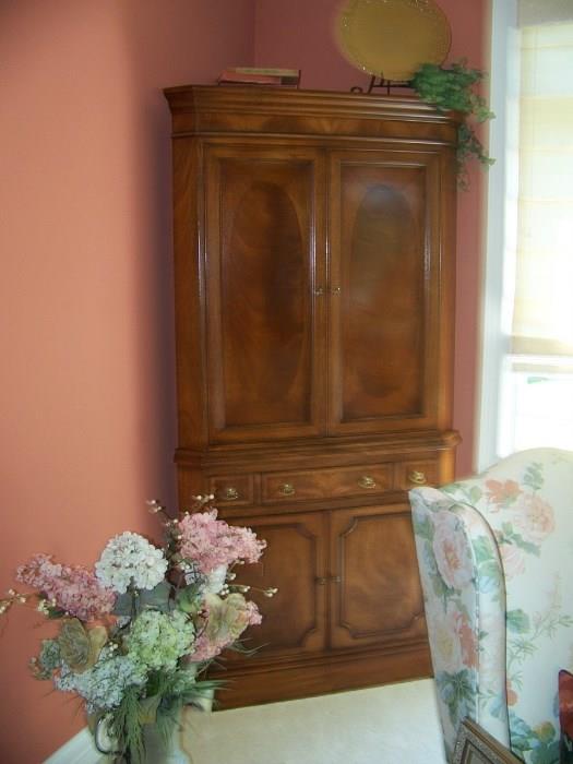 Wood corner cabinet-