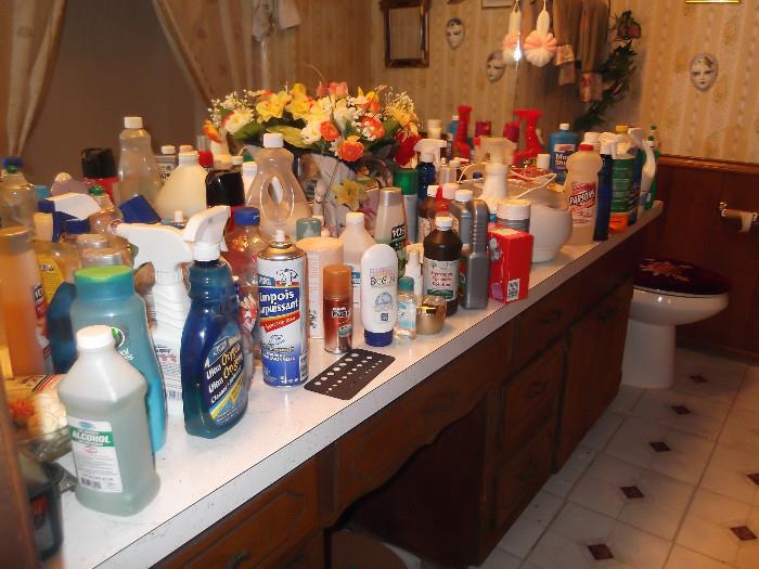 lots of cleaning and bath items