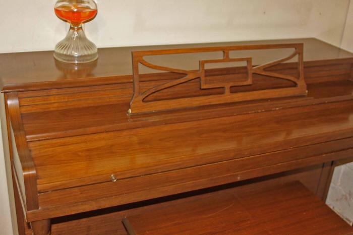 American Craftsman piano, with key cover closed. 