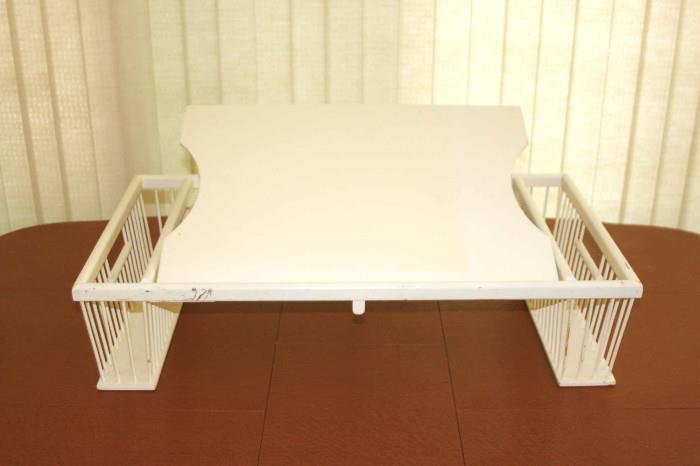 Front view of the Bed Table without the tray.