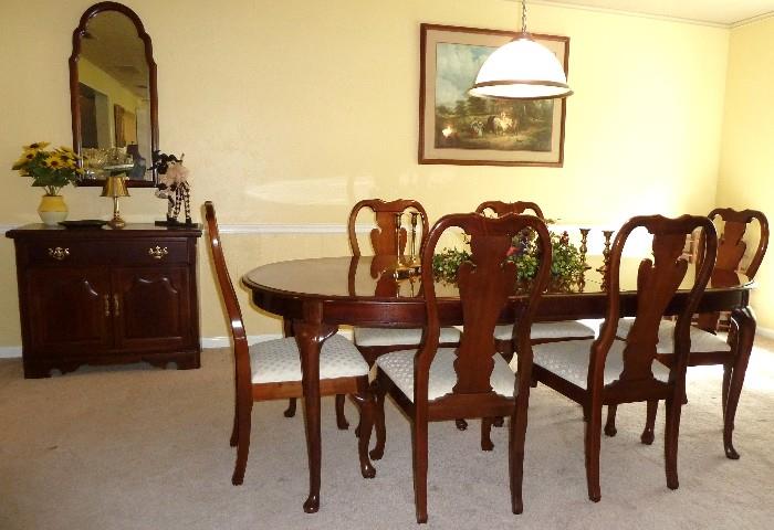 Thomasville Dining Table with 6/Chairs 