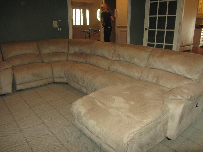 MICROFIBER  SECTIONAL (less than 2 years old)