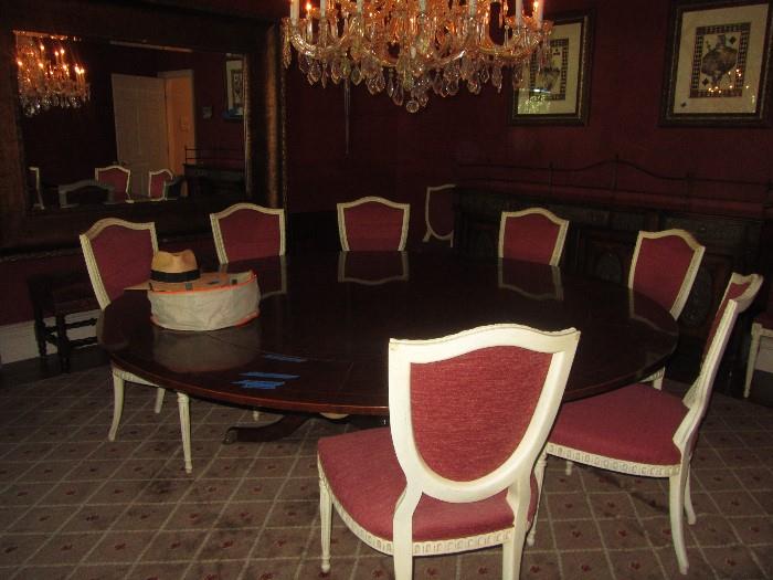BANQUET SIZE ROUND DINING ROOM TABLE WITH LEAVES AND PADS
