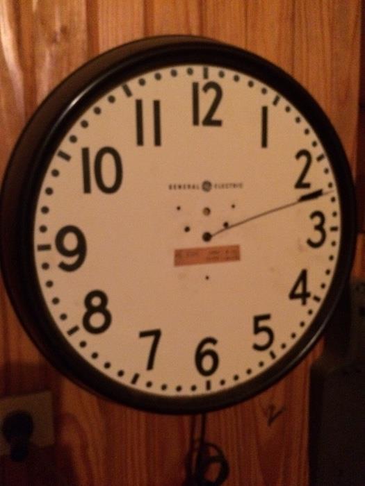 Vintage General Electric office clock