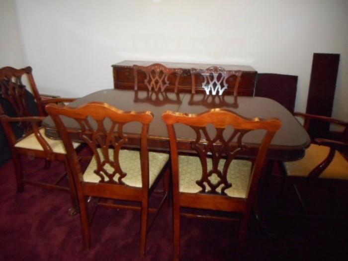 Lovely mahogany dining room set 