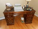 knee hole desk
