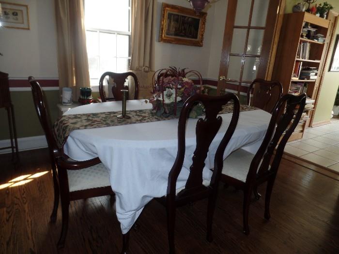 Thomasville Queen Ann dining table and 6 chairs
