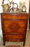 ANTIQUE CHEST OF DRAWERS ON CASTERS
