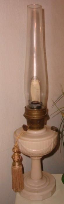 1940's ALADDIN PINK ALACITE LINCOLN DRAPE TALL OIL LAMP - "SWEET"