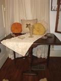 ANTIQUE GATE LEG TABLE