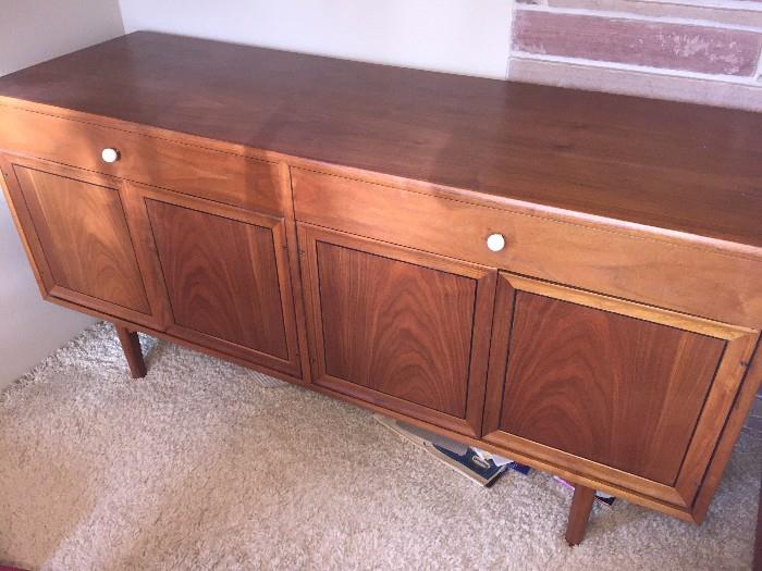 Drexel Mid-Century side board with two drawers and two storage cabinets. Awesome piece