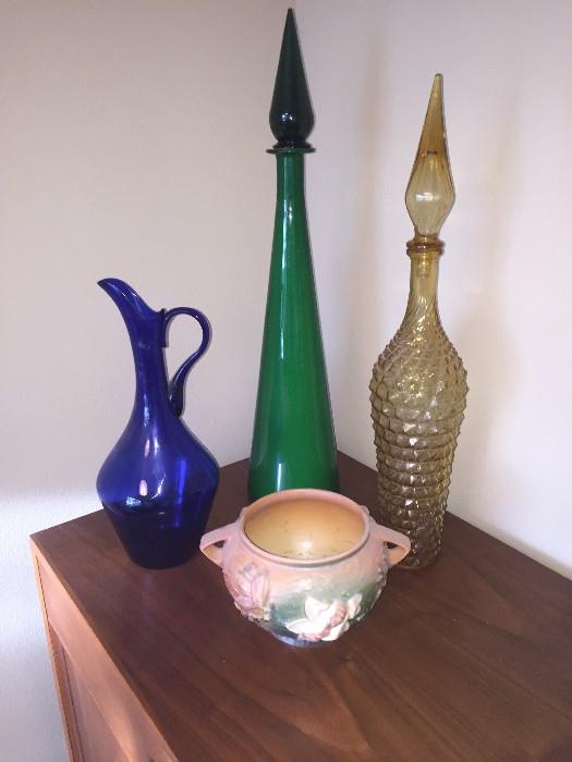 Roseville magnolia planter and assorted mid-century blown glass vases