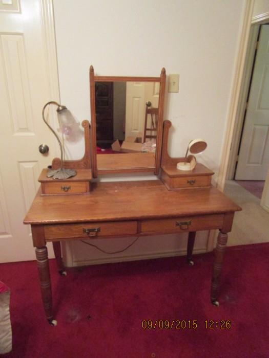 ANTIQUE 4 DRAWER DRESSING TABLE