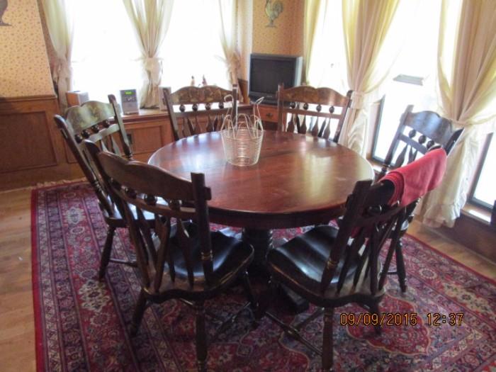ROUND DINING TABLE (WITH TWO LEAVES) AND 6 CHAIRS